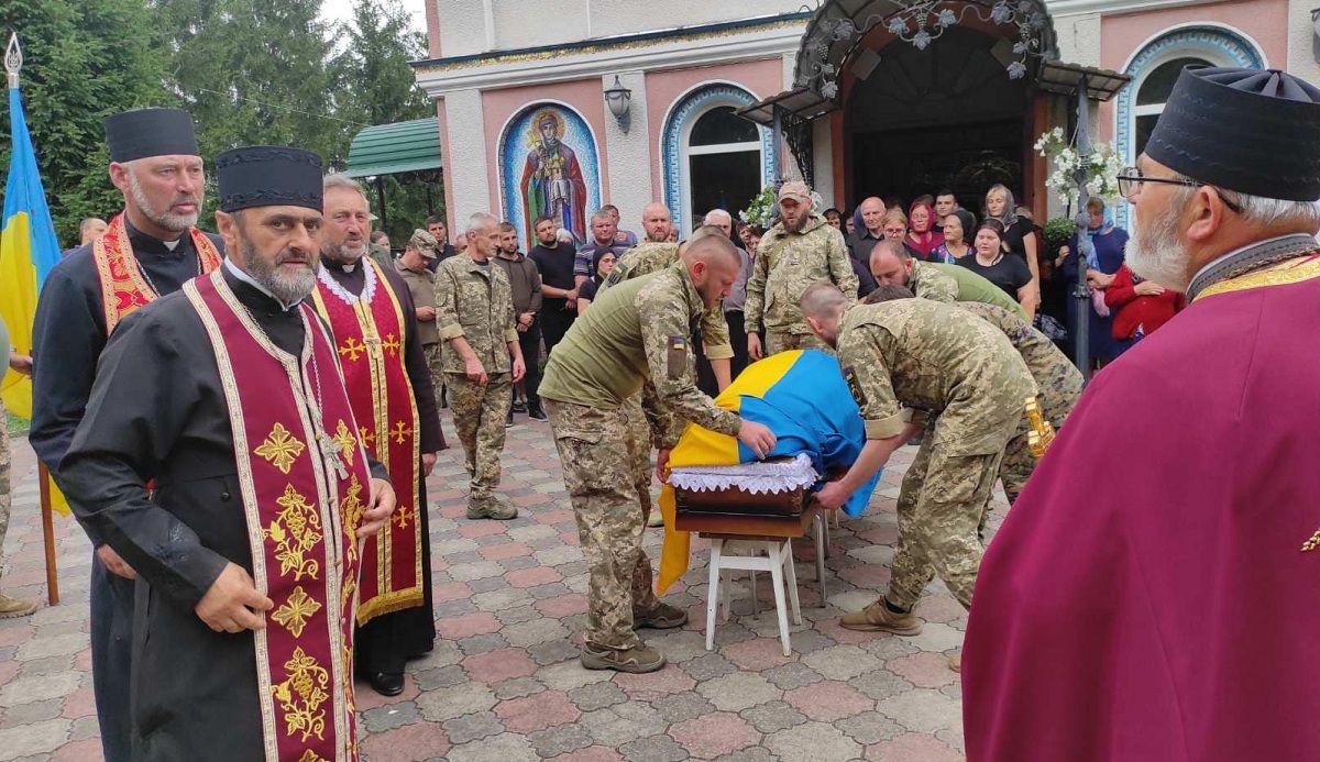 Новини Тернополя - фото з Чортківщина попрощалась із капітаном ЗСУ, який помер після повернення із зони бойових дій