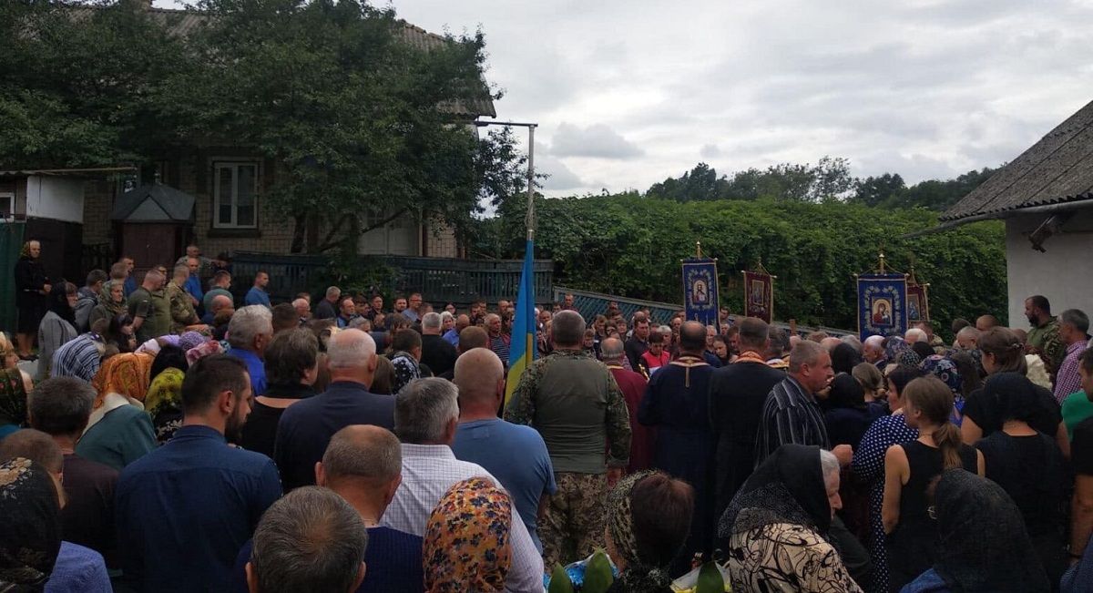 Новини Тернополя - фото з Чортківщина попрощалась із капітаном ЗСУ, який помер після повернення із зони бойових дій