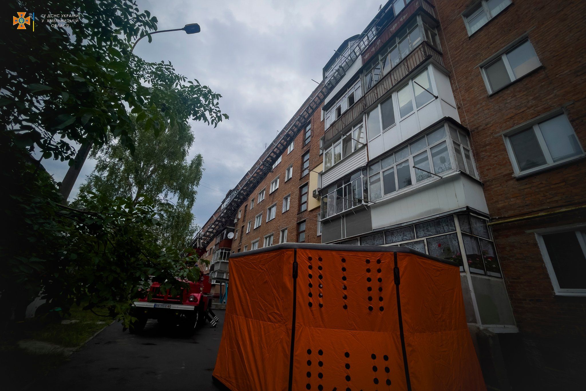 Новини Хмельницького - фото з У Хмельницькому жінка намагалась вистрибнути з вікна (ФОТО, ВІДЕО)