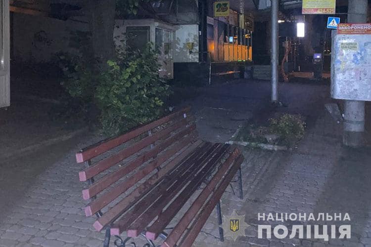 Новини Тернополя - фото з Розбійний напад у центрі Тернополя: житель Закарпаття побив чоловіка та відібрав мобілку