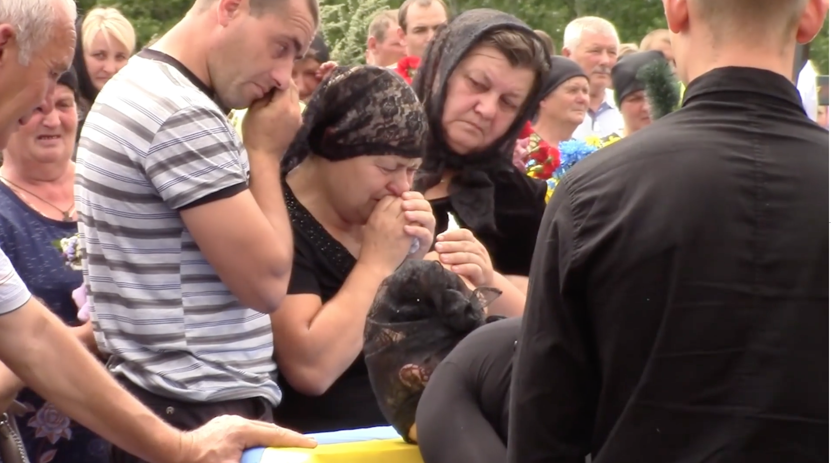 Новини Хмельницького - фото з В селі на Хмельниччині попрощались з двома загиблими військовими (ФОТО ВІДЕО)