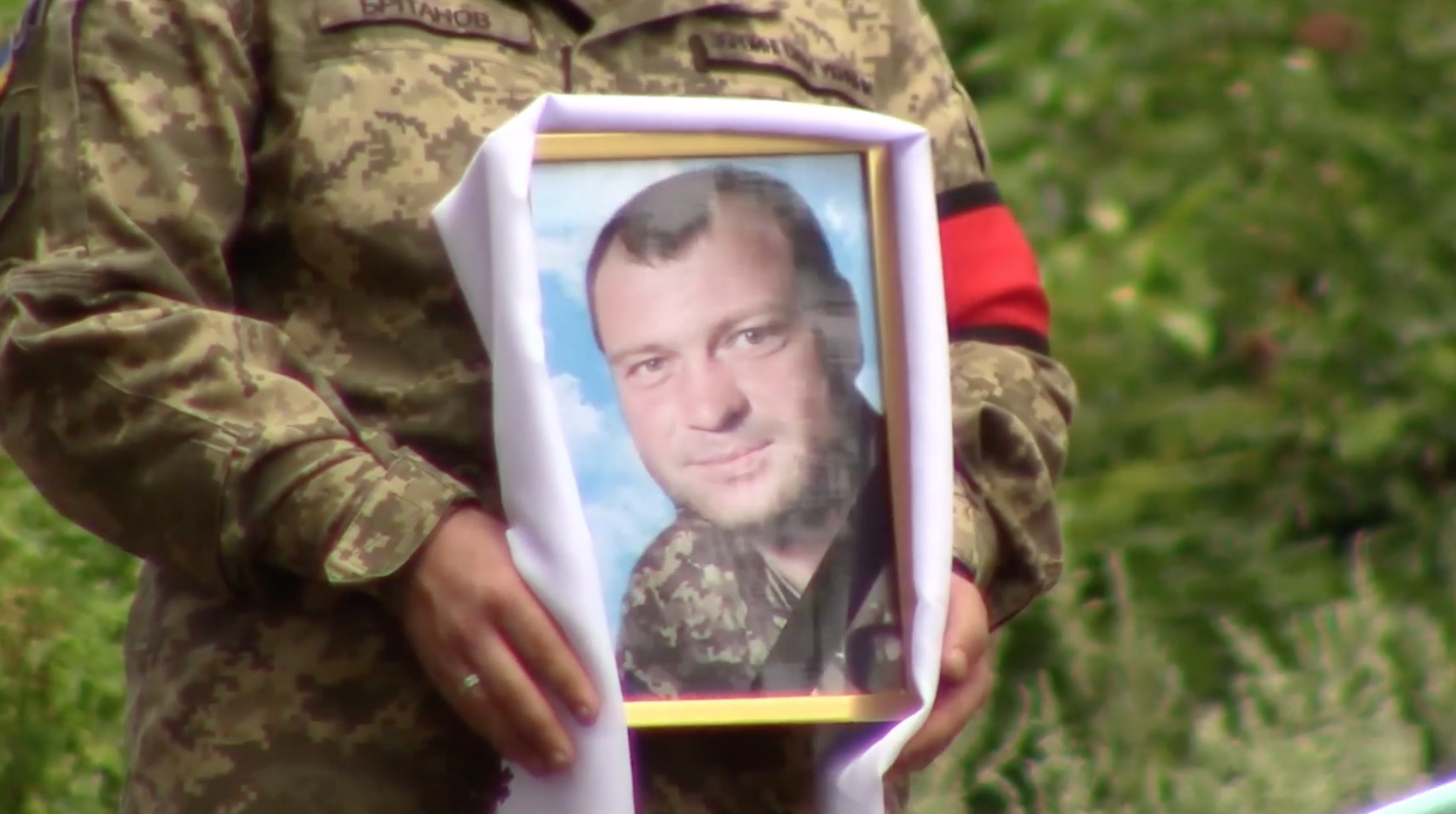 Новини Хмельницького - фото з В селі на Хмельниччині попрощались з двома загиблими військовими (ФОТО ВІДЕО)