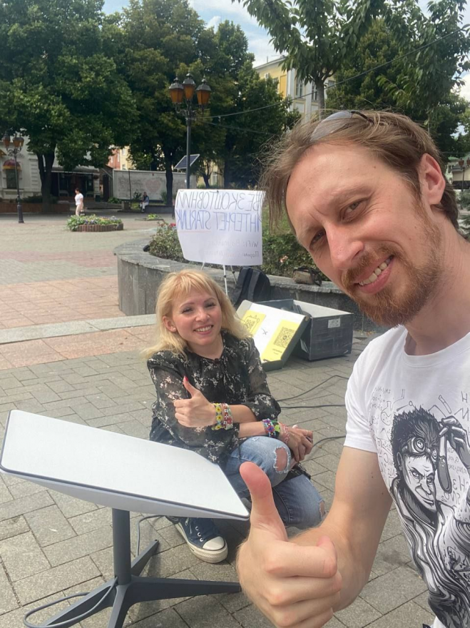 Новини Вінниці - фото з Вінничани назбирали гроші на Starlink та відправляють супутниковий інтернет ЗСУ