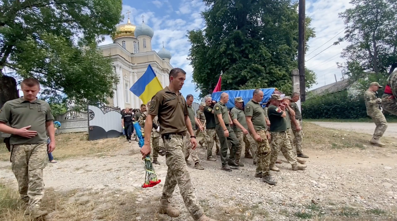 Новини Хмельницького - фото з В селі на Хмельниччині попрощались з двома загиблими військовими (ФОТО ВІДЕО)