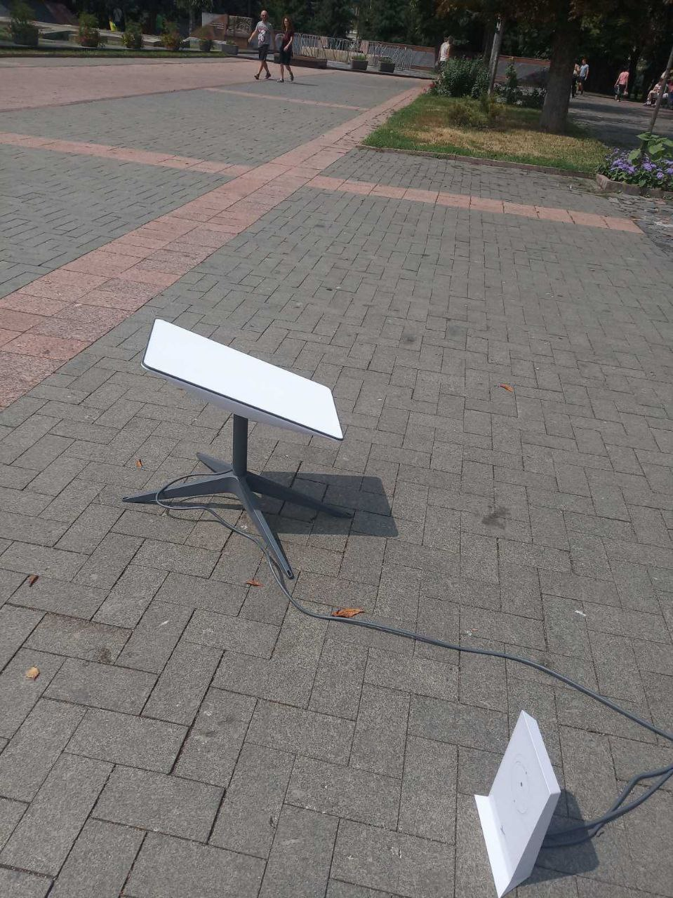 Новини Вінниці - фото з Вінничани назбирали гроші на Starlink та відправляють супутниковий інтернет ЗСУ