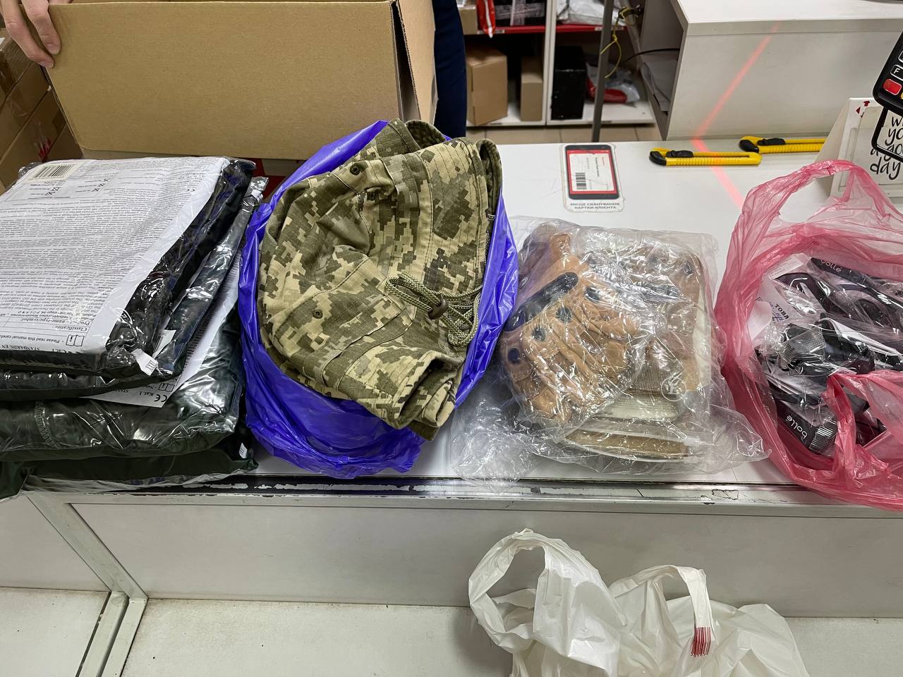 Новини Тернополя - фото з Малює вночі, аби допомогти військовим. Як волонтерять переселенці у Тернополі