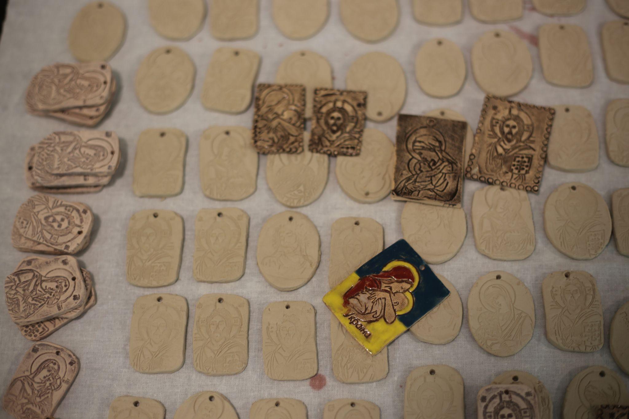 Новини Вінниці - фото з «Вони оберігають наших бійців». Вінничанка написала та передала на фронт понад 1300 ікон