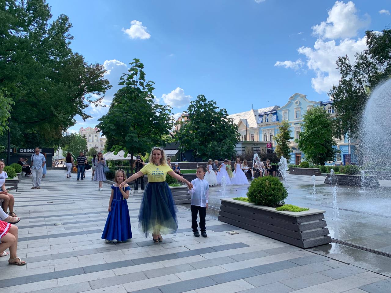 Новини Тернополя - фото з У Тернополі демонстрували сукні та збирали гроші на ЗСУ (ФОТО)