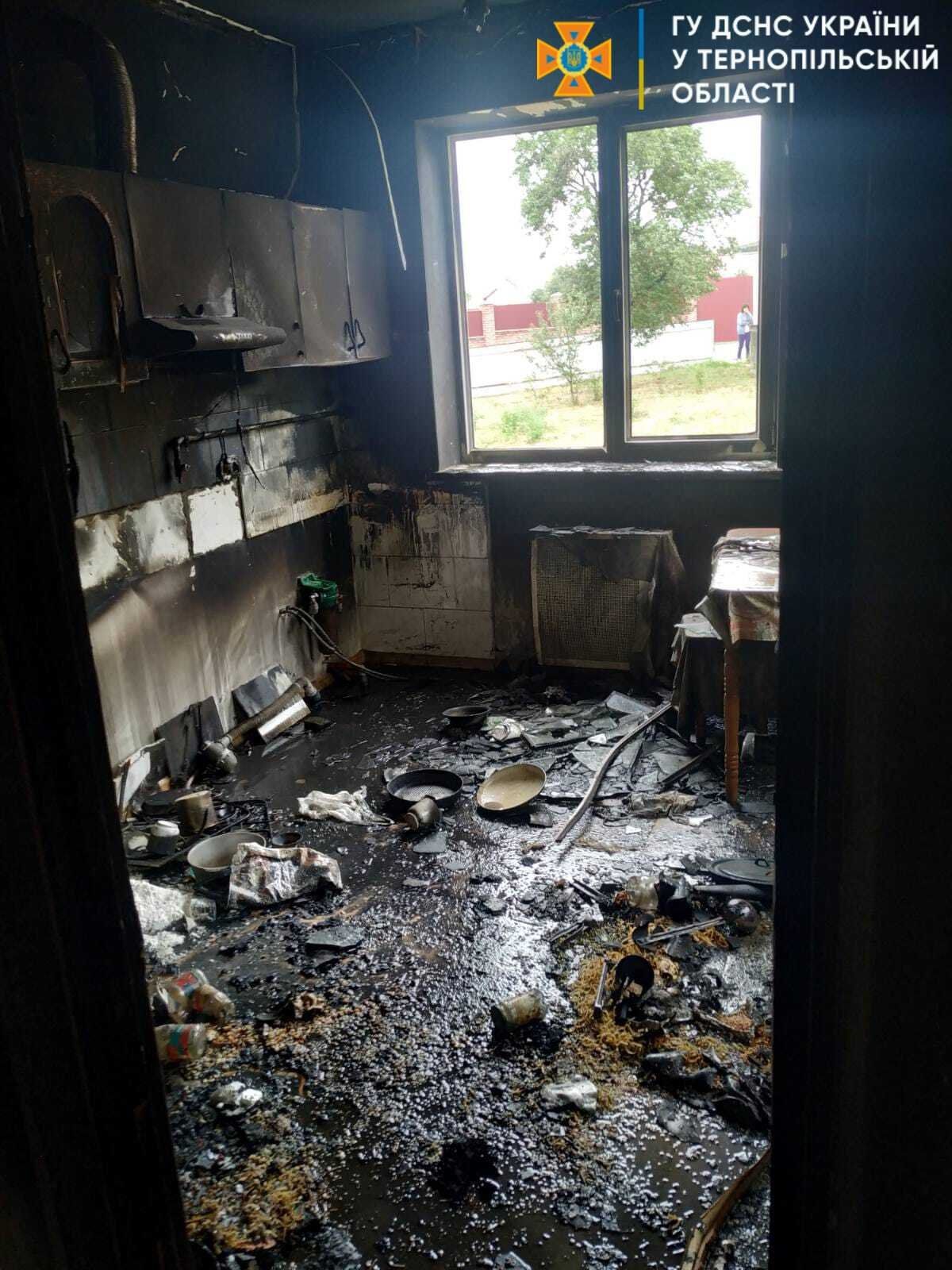 Новини Тернополя - фото з У Васильківцях на Чортківщині горів житловий будинок (Фото)