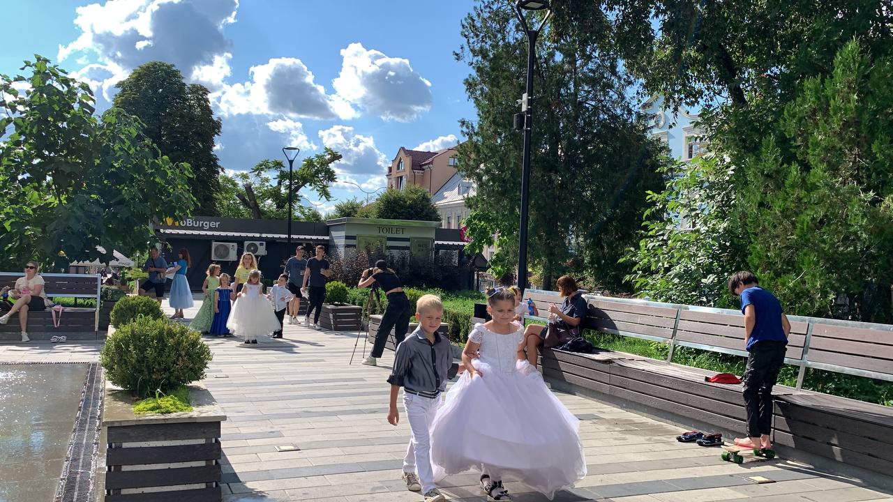 Новини Тернополя - фото з У Тернополі демонстрували сукні та збирали гроші на ЗСУ (ФОТО)