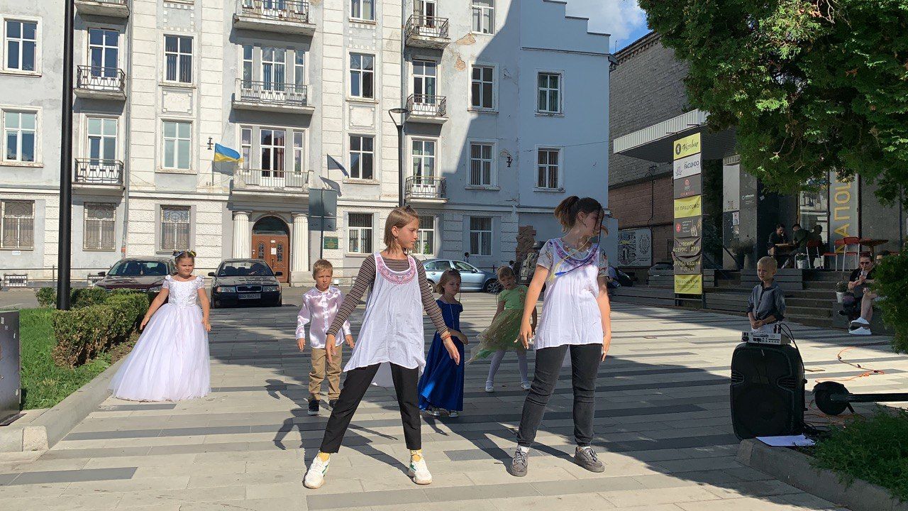 Новини Тернополя - фото з У Тернополі демонстрували сукні та збирали гроші на ЗСУ (ФОТО)