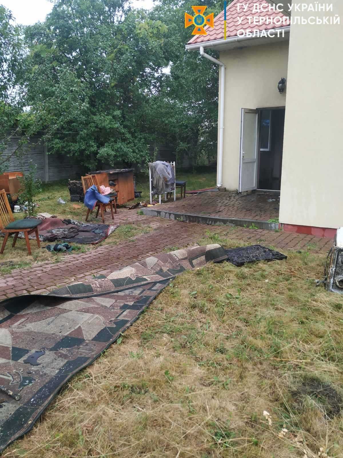 Новини Тернополя - фото з У Васильківцях на Чортківщині горів житловий будинок (Фото)