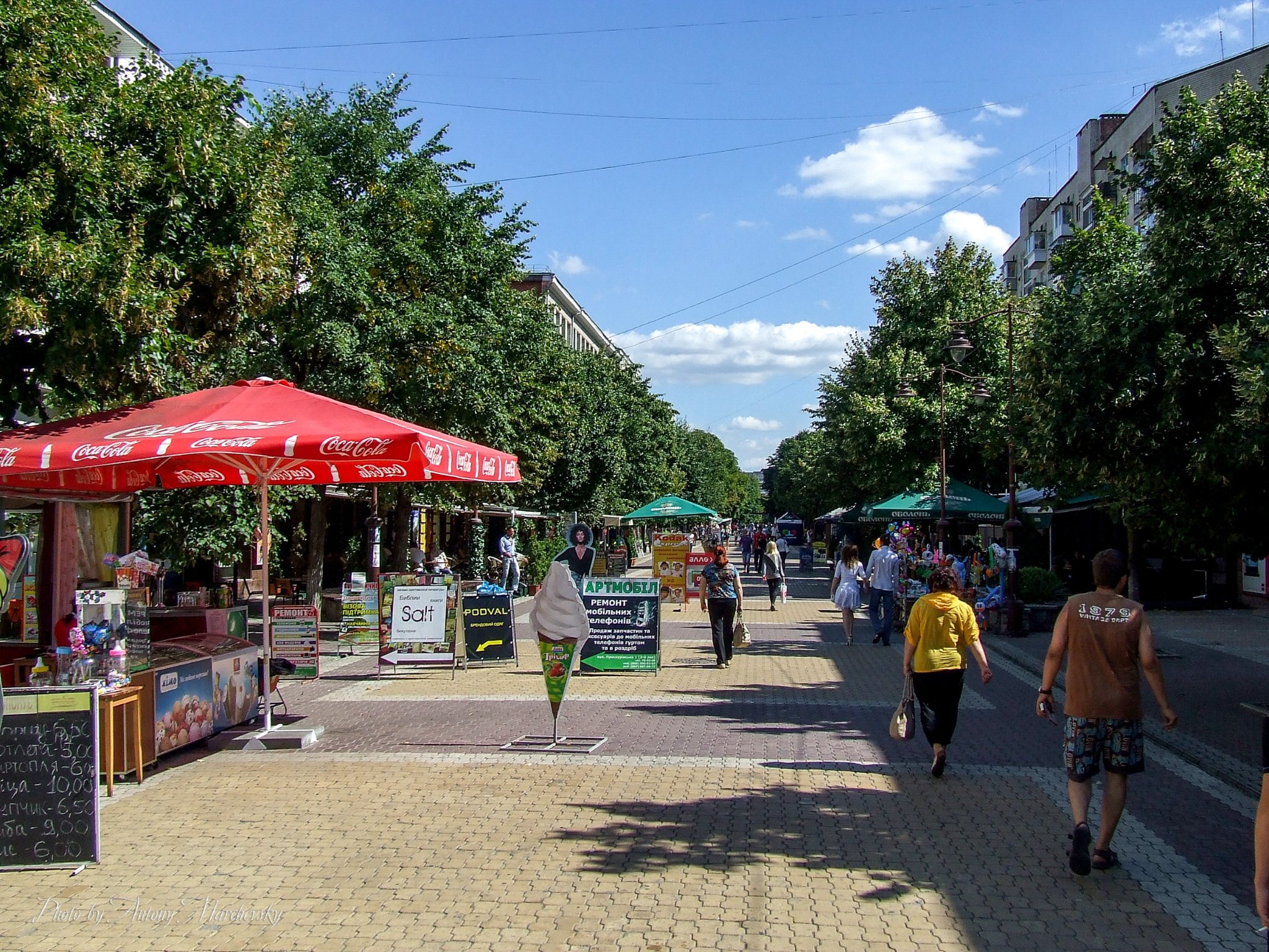 Новини Хмельницького - фото з Як змінився Хмельницький за 11 років. Порівнюємо фото На зображенні може бути: 7 людей та на відкритому повітрі