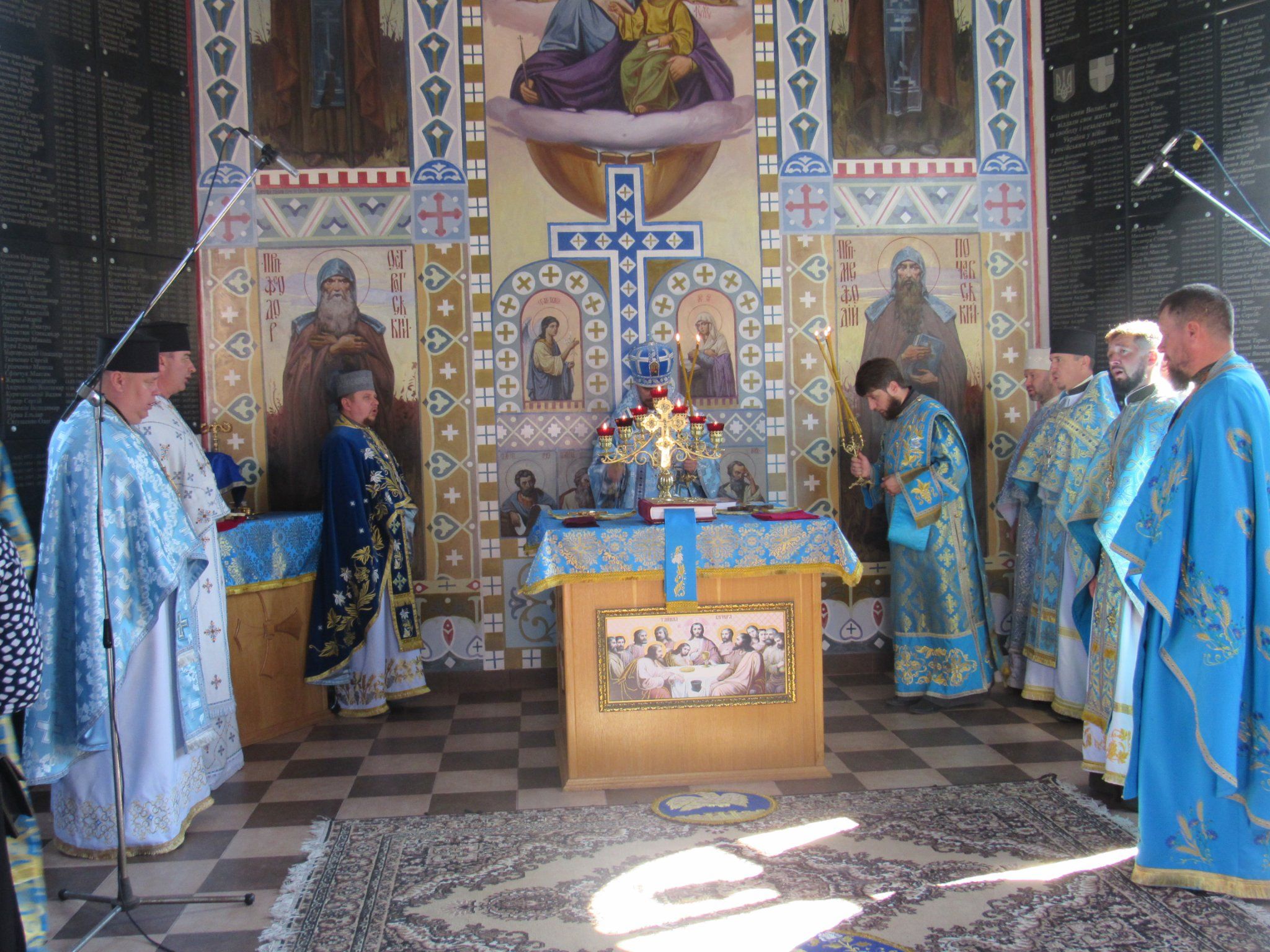 Новини Тернополя - фото з Родини загиблих Героїв війни відвідали єдину в Україні каплицю-пантеон Героїв АТО/ООС на Тернопільщині