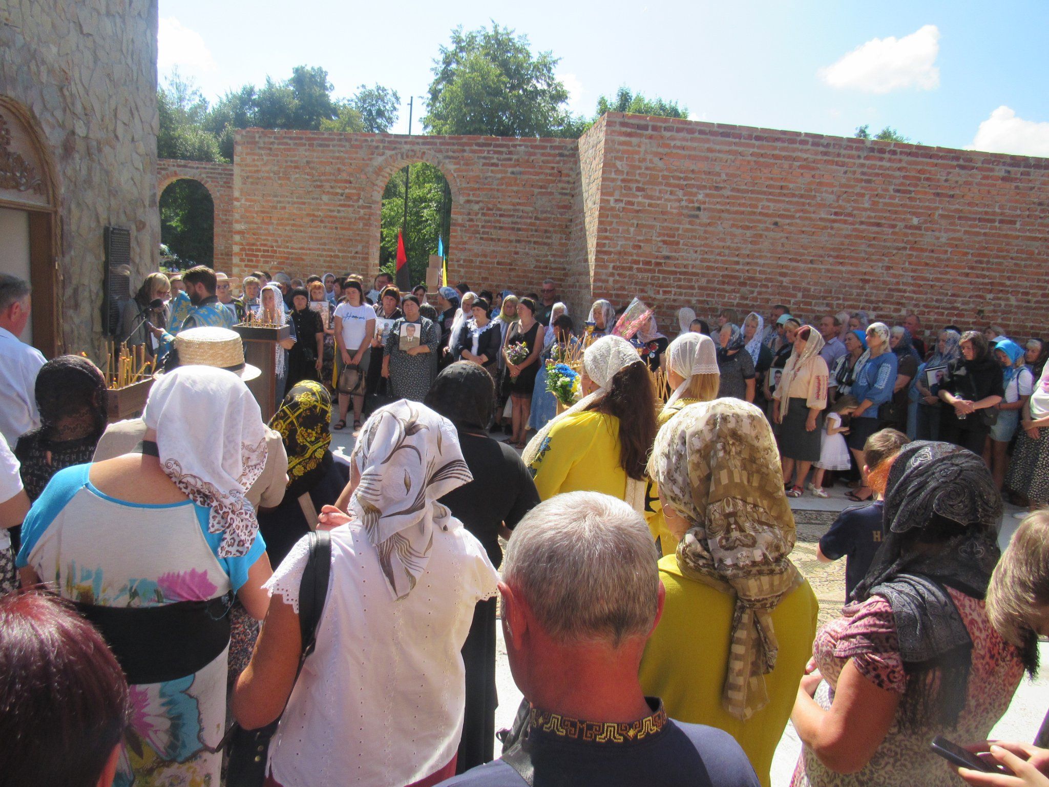Новини Тернополя - фото з Родини загиблих Героїв війни відвідали єдину в Україні каплицю-пантеон Героїв АТО/ООС на Тернопільщині