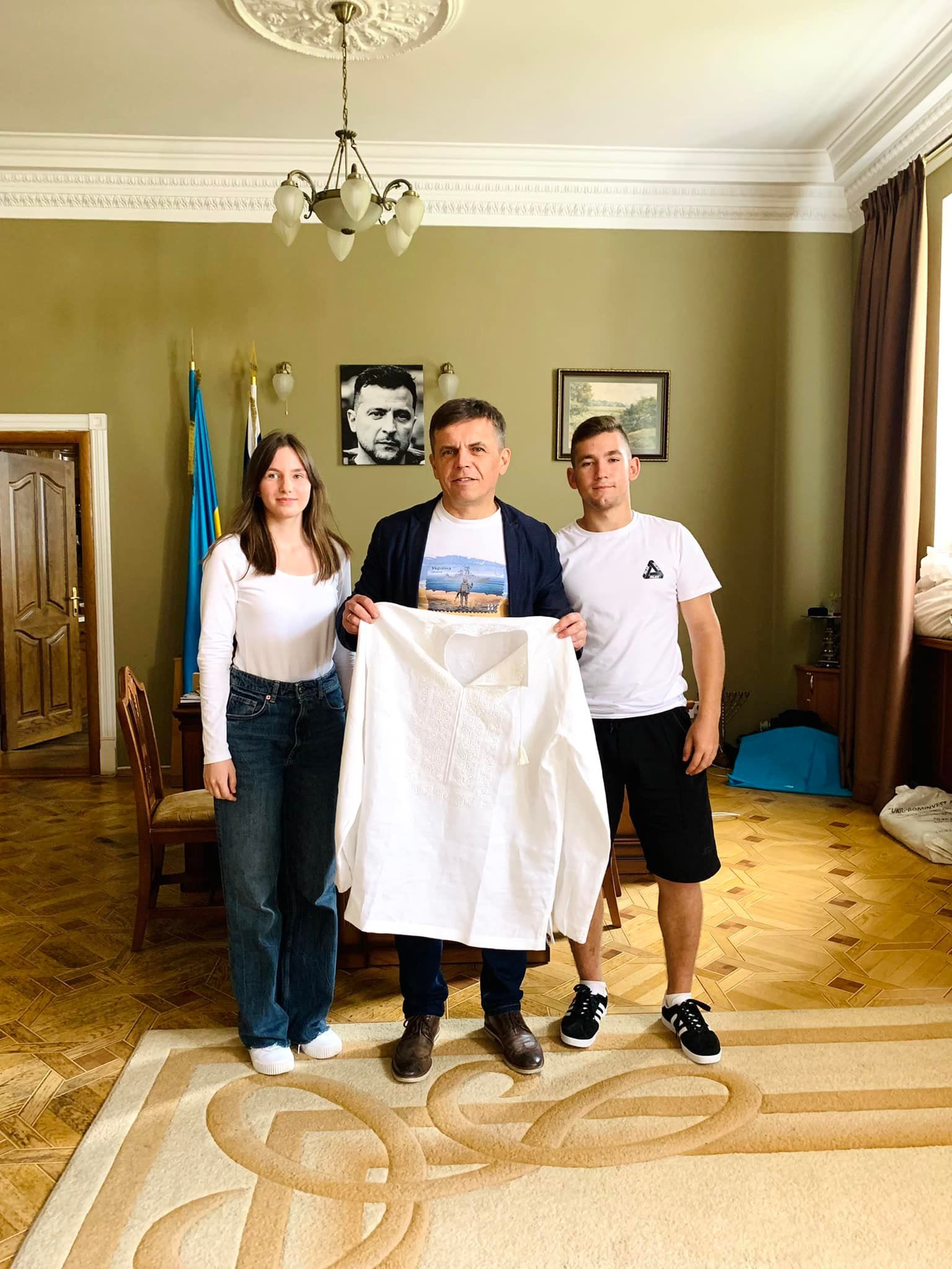 Новини Житомира - фото з Двоє дітей загиблих військових з Житомира за підтримки міської влади поїдуть на навчання в США