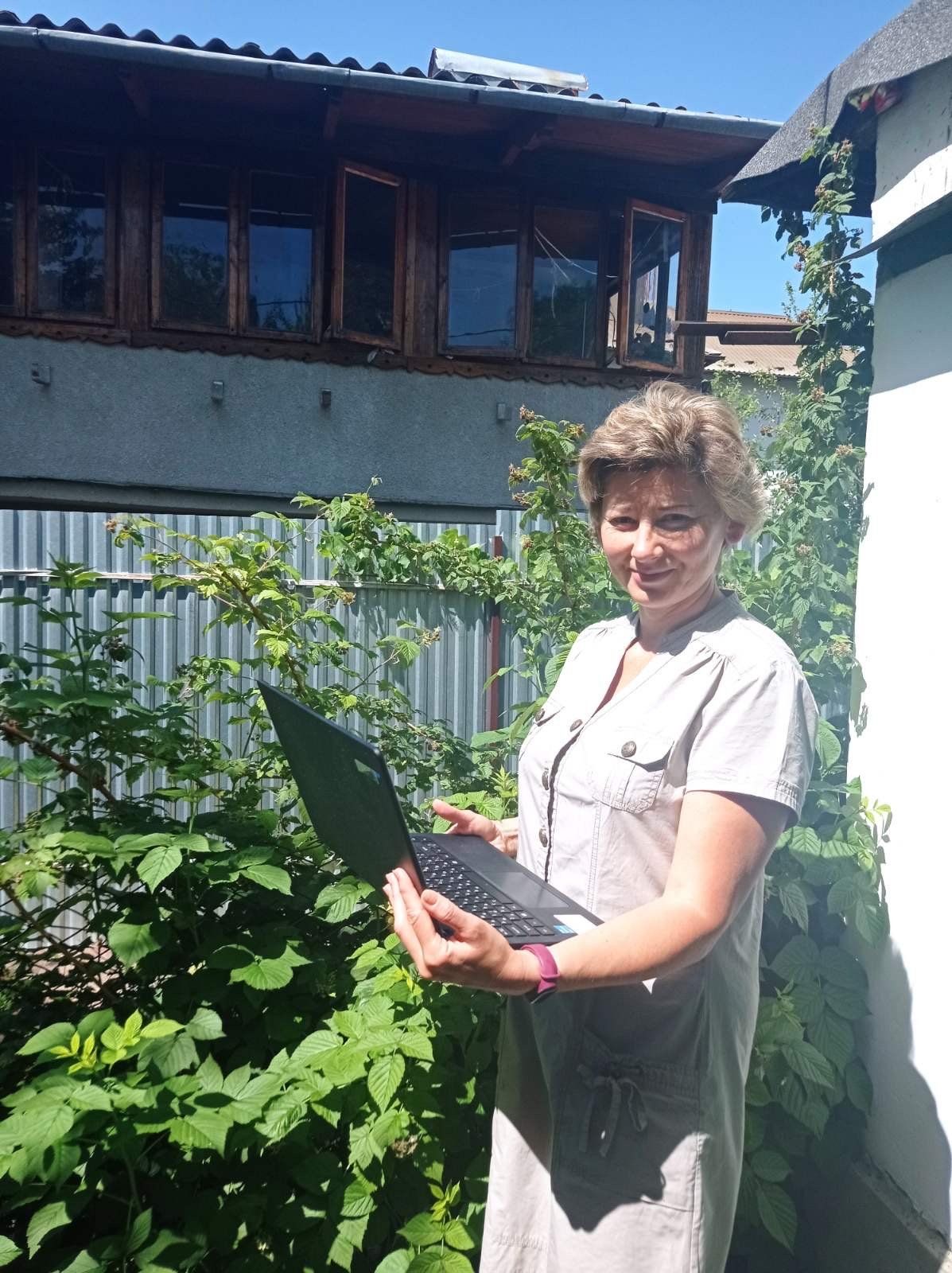 Новини Тернополя - фото з Втікали по замінованому полю. Як вчителька з Маріуполя волонтерить та виховує патріотів за кордоном