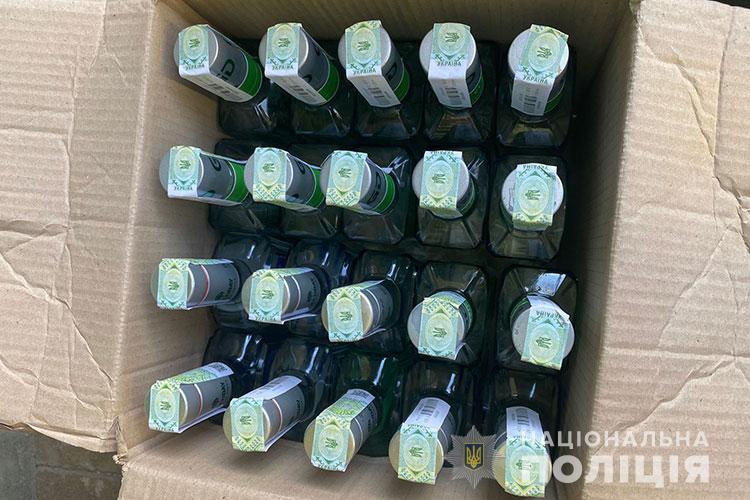 Новини Тернополя - фото з 250 літрів спирту: в Чорткові викрили підпільний цех з виробництва алкогольної продукції