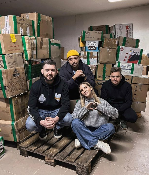 Новини Тернополя - фото з Мільярди гривень на ЗСУ, бойові автівки та інше. Як волонтерять відомі інста-блогери з Тернополя (ОГЛЯД)