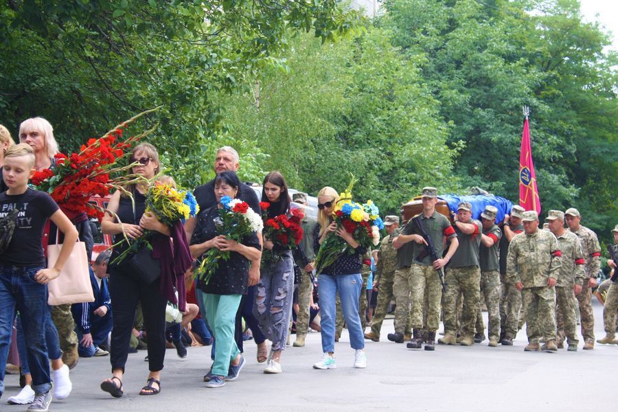 Новини Хмельницького - фото з У Кам’янці попрощалися із 26-річним сержантом, який загинув на Донеччині