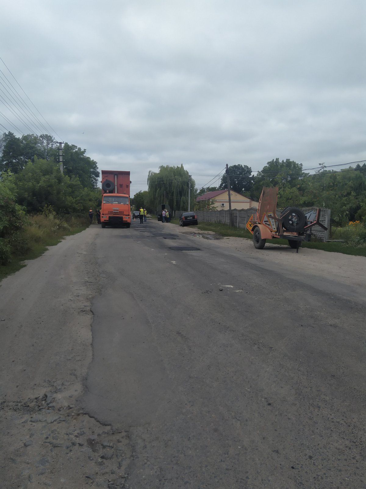 Новини Козятина - фото з Фото дня: у селі Козятин «латають» дороги