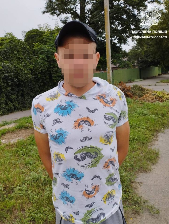 Новини Хмельницького - фото з У 54-річного чоловіка знайшли розсадник конопель та зброю (ФОТО)