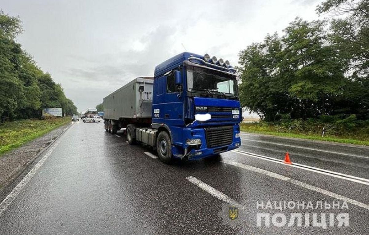 Новини Тернополя - фото з На виїзді з Тернополя зіткнулись фура й рейсова маршрутка. Є постраждалі (ОНОВЛЕНО)