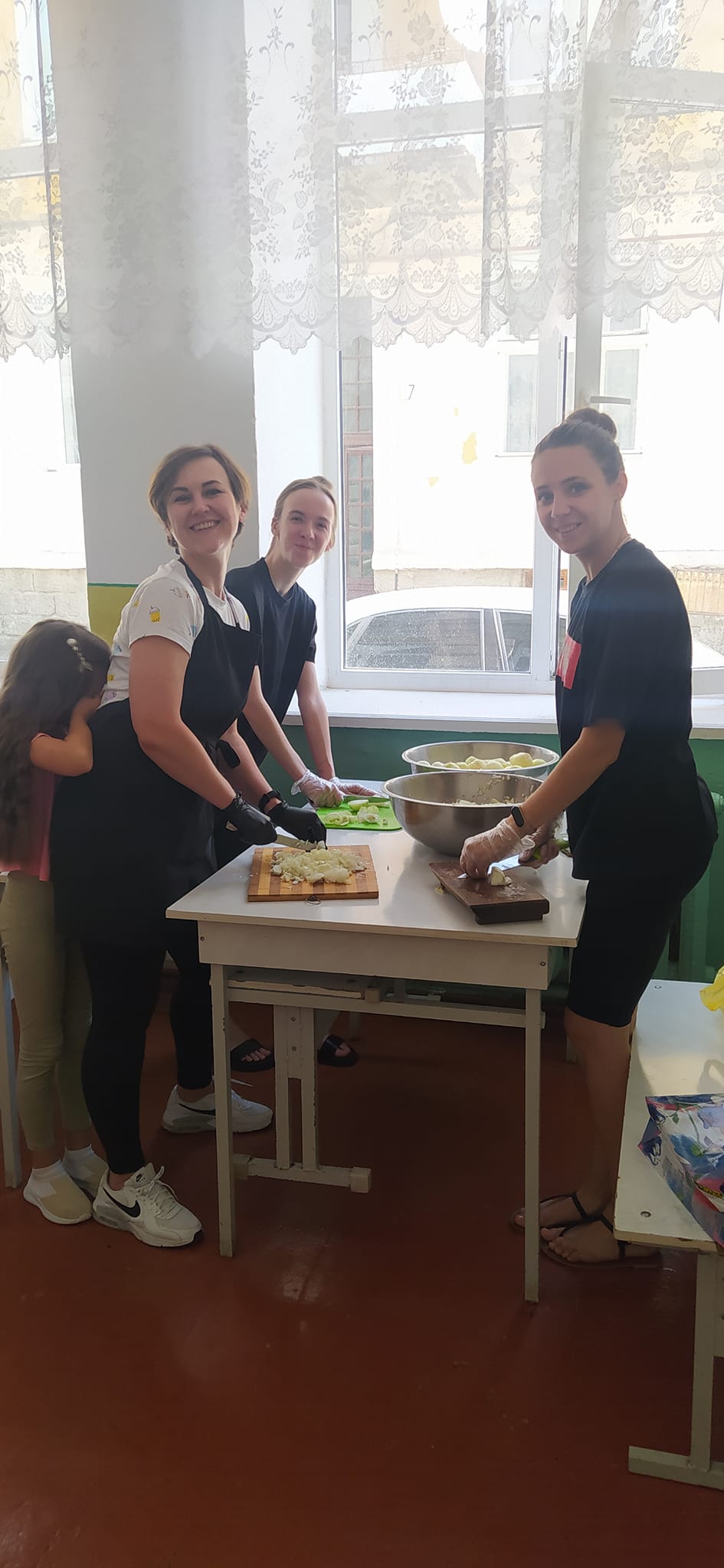 Новини Тернополя - фото з Тримають тил на жіночих плечах. Історії чортків’янок, які волонтерять з перших днів війни