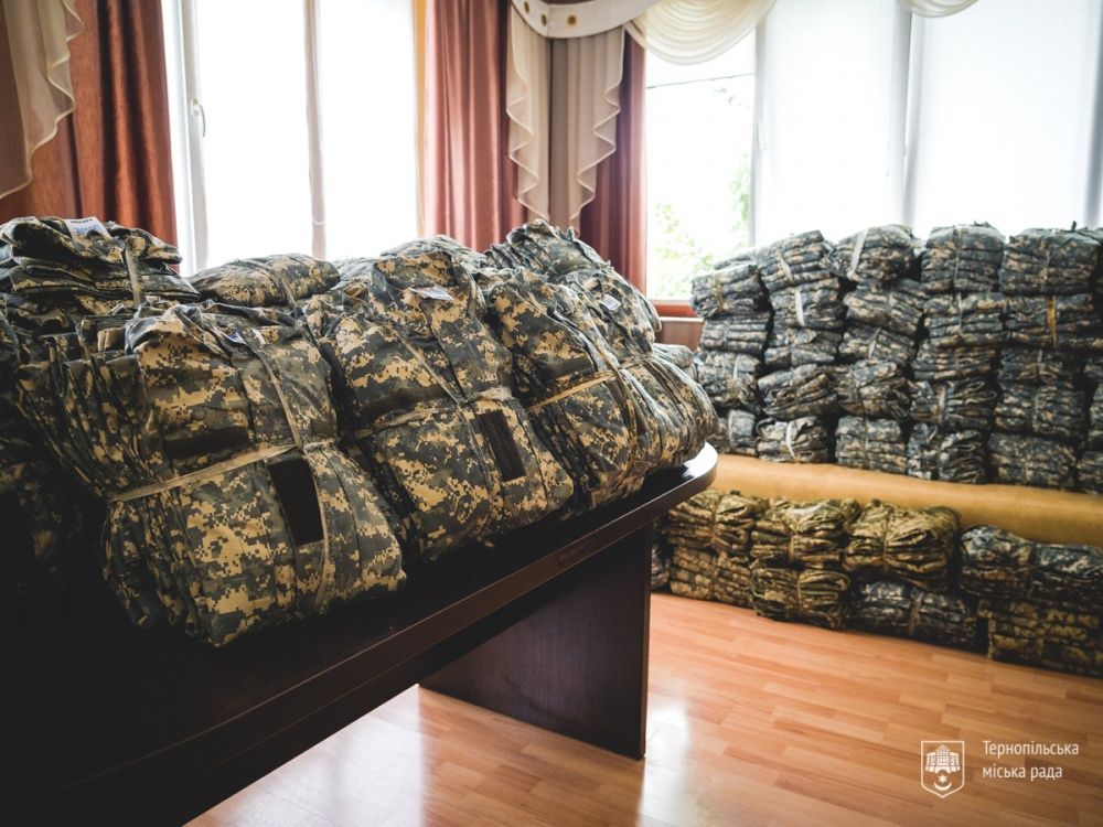Новини Тернополя - фото з З Тернополя передали ще 400 комплектів військової форми для захисників