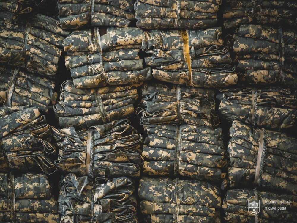 Новини Тернополя - фото з З Тернополя передали ще 400 комплектів військової форми для захисників