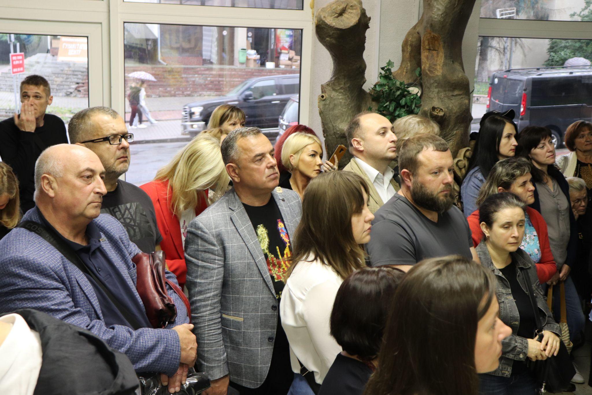 Новини Тернополя - фото з Митці та волонтери об'єдналися навколо родини загиблого Героя-поета