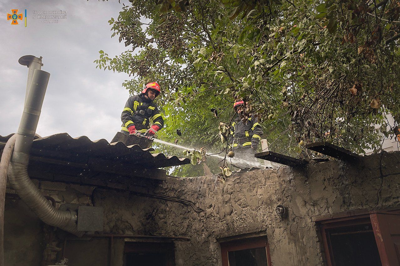 Новини Хмельницького - фото з У центрі Хмельницького горів житловий будинок (ФОТО, ВІДЕО)