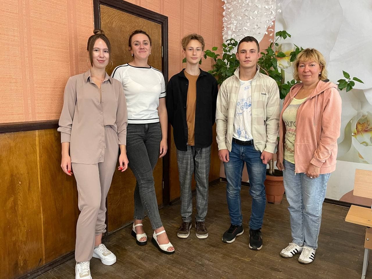 Новини Козятина - фото з Козятинська молодь відвідала з волонтерською місією поважну жительку Козятина Олександру Грушко