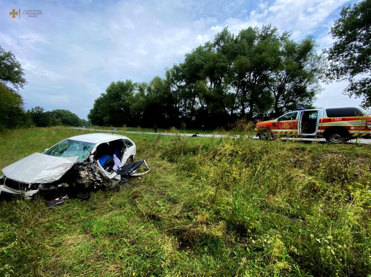 Новини Тернополя - фото з Обидві машини в кюветі: в ДТП на Чортківщині постраждали 7 осіб, двоє з них — діти