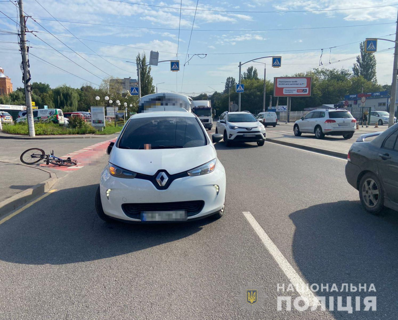 Новини Вінниці - фото з На Вишеньці водій на Renault збив велосипедиста, який перетинав дорогу