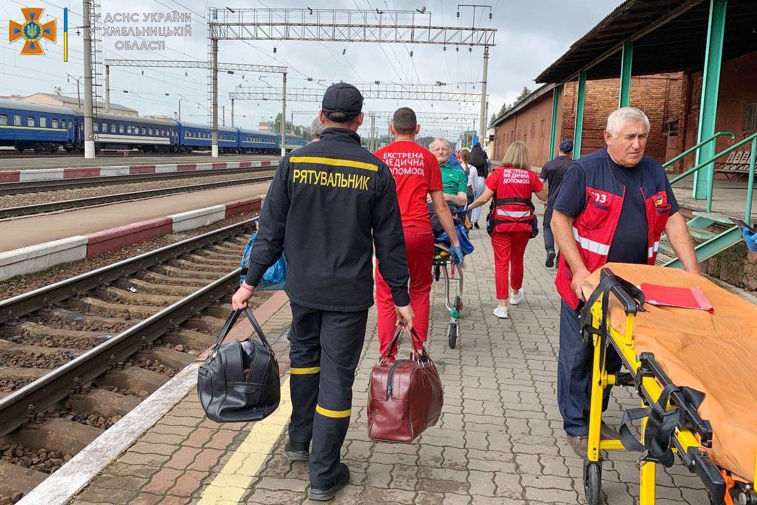 Новини Хмельницького - фото з У Хмельницький прибув евакуаційний потяг із Донеччини (ФОТО)