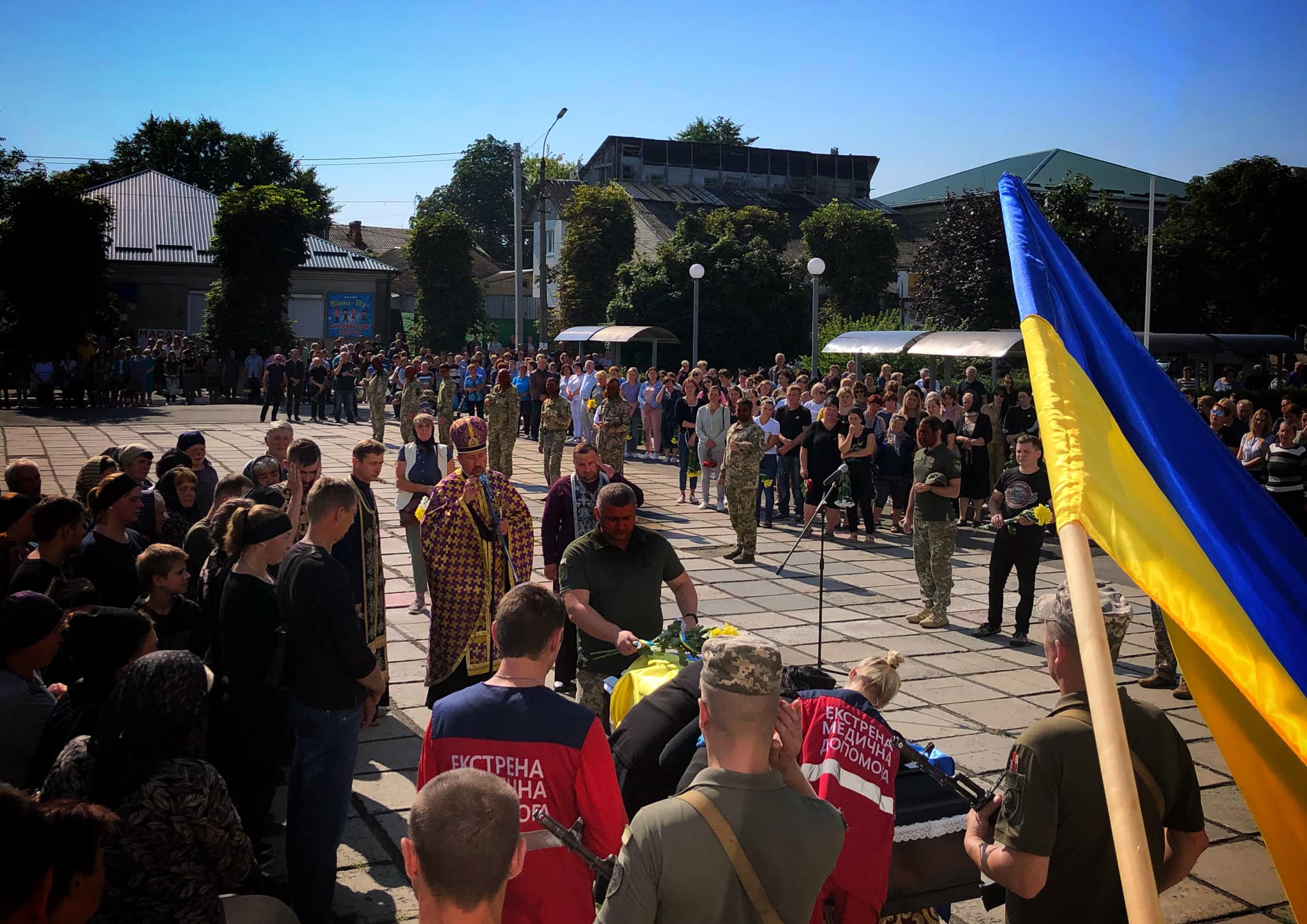 Новини Хмельницького - фото з “Синочку, повертайся живим і здоровим”: на Хмельниччині попрощалися із Андрієм Оробчуком