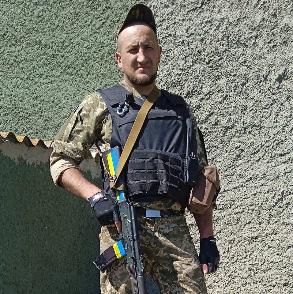 Новини Хмельницького - фото з “Синочку, повертайся живим і здоровим”: на Хмельниччині попрощалися із Андрієм Оробчуком