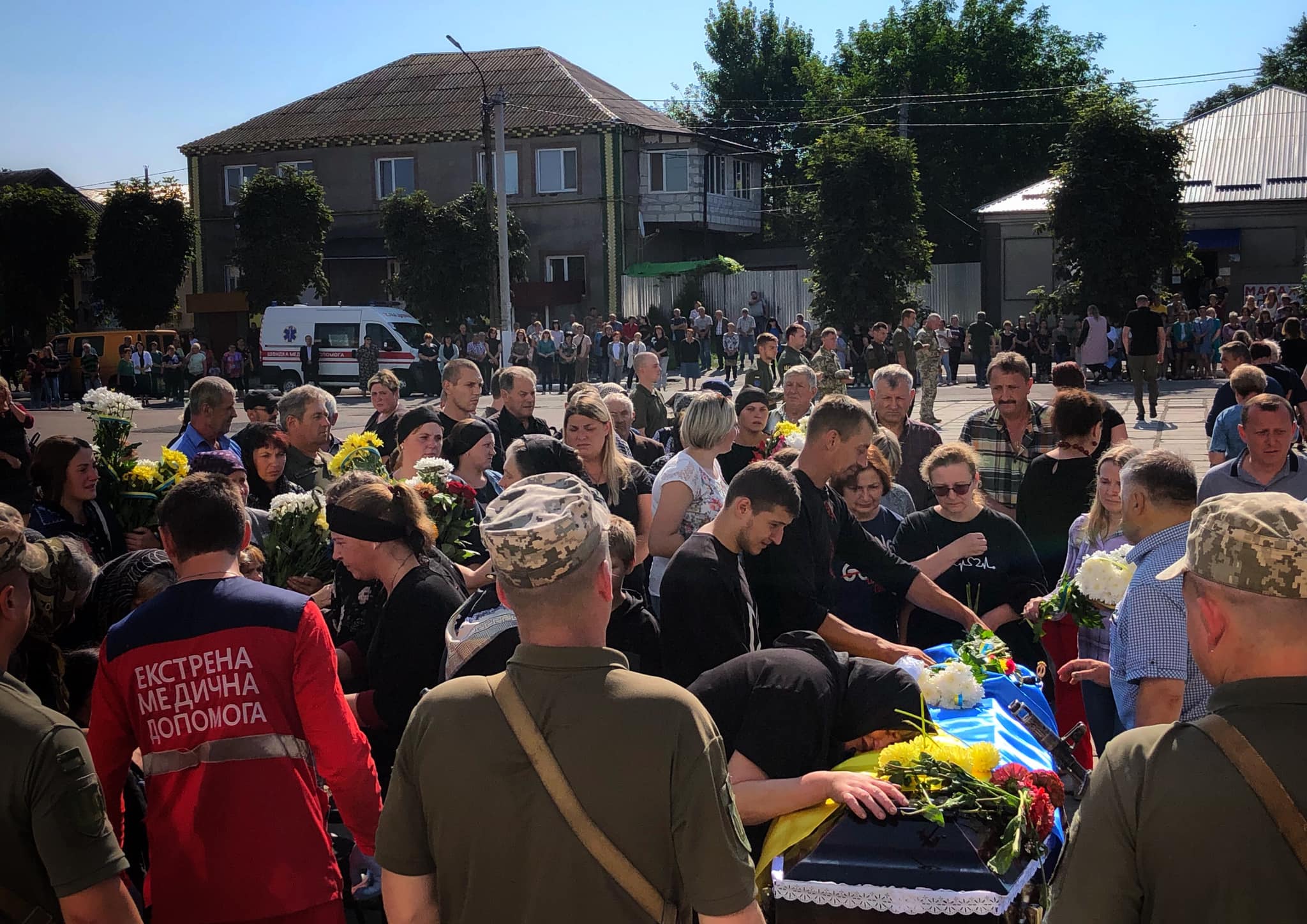 Новини Хмельницького - фото з “Синочку, повертайся живим і здоровим”: на Хмельниччині попрощалися із Андрієм Оробчуком