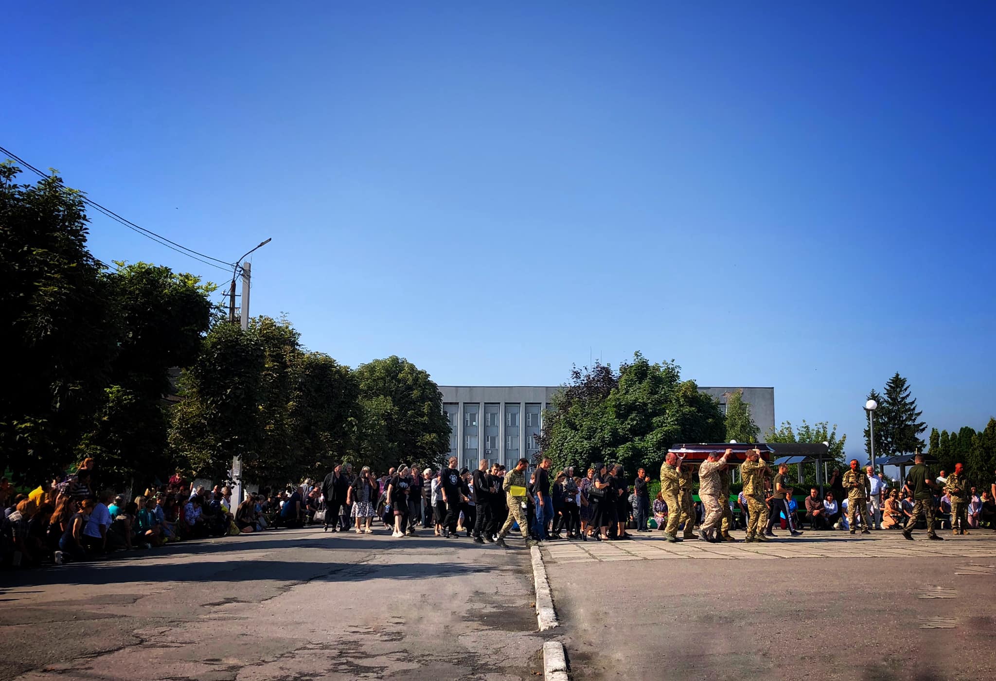 Новини Хмельницького - фото з “Синочку, повертайся живим і здоровим”: на Хмельниччині попрощалися із Андрієм Оробчуком