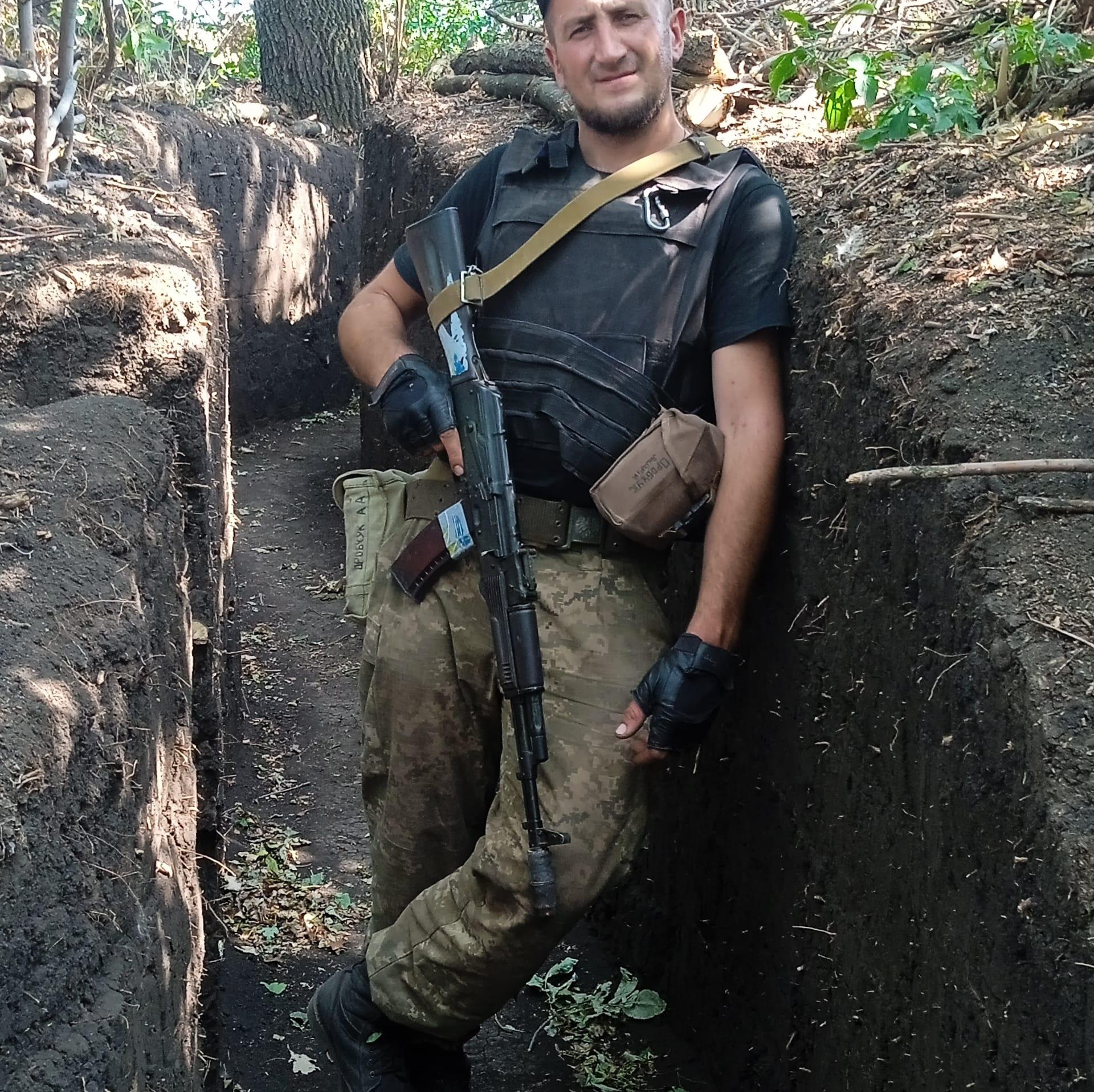 Новини Хмельницького - фото з “Синочку, повертайся живим і здоровим”: на Хмельниччині попрощалися із Андрієм Оробчуком