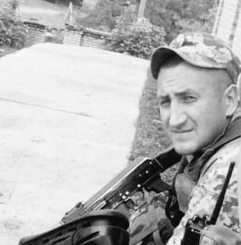 Новини Хмельницького - фото з “Синочку, повертайся живим і здоровим”: на Хмельниччині попрощалися із Андрієм Оробчуком