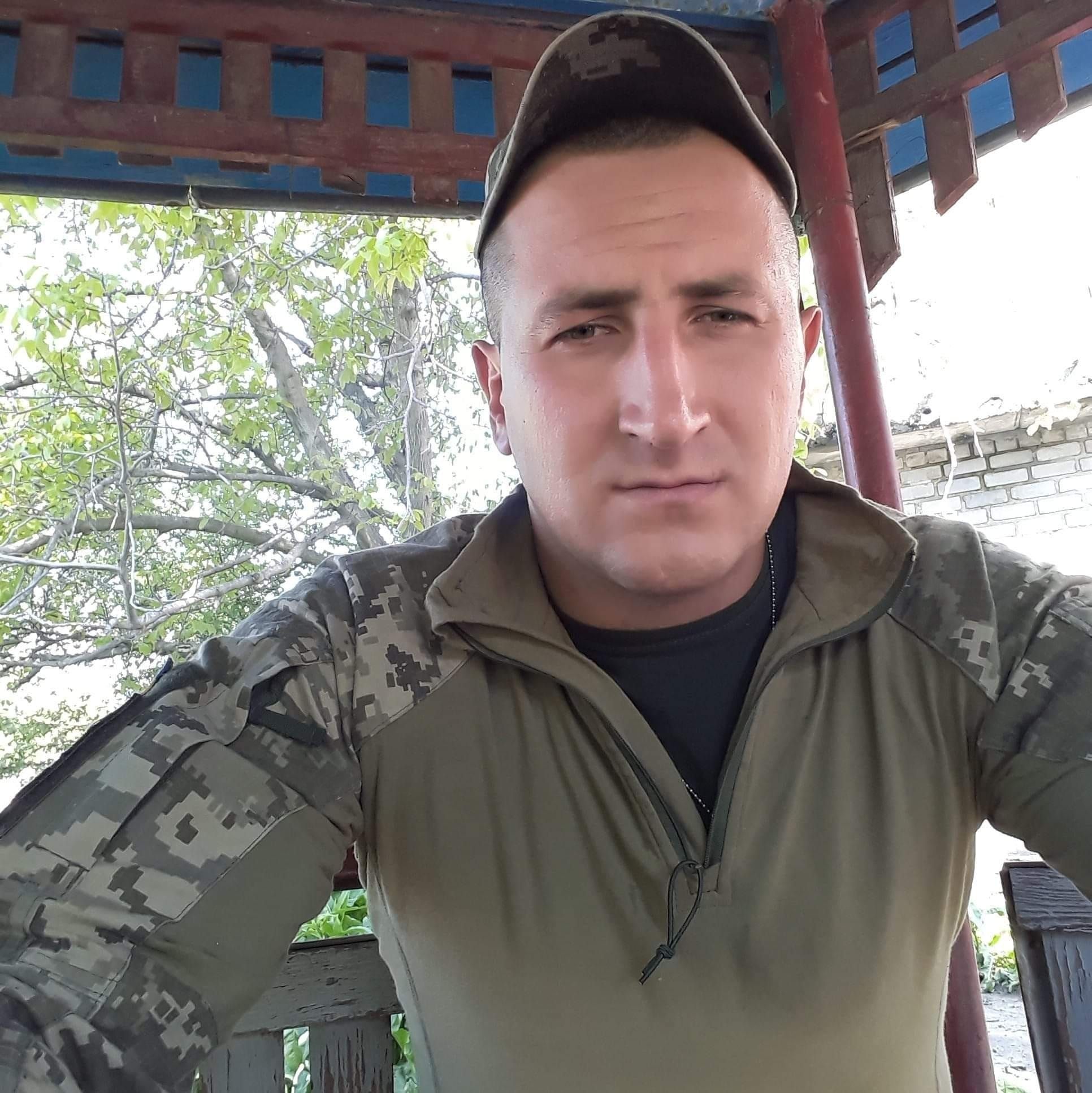 Новини Хмельницького - фото з “Синочку, повертайся живим і здоровим”: на Хмельниччині попрощалися із Андрієм Оробчуком