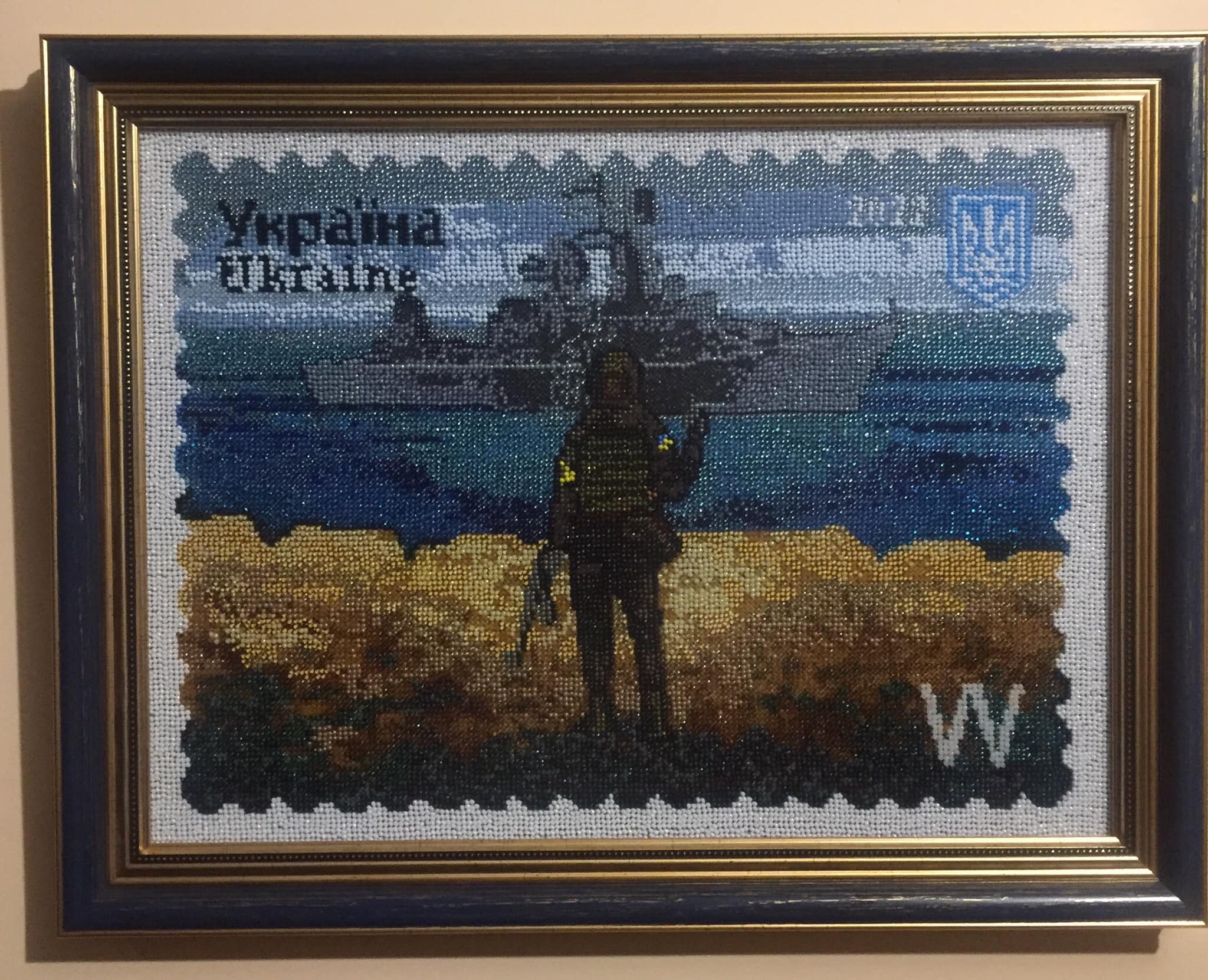 Новини Тернополя - фото з Тернополянка вишила картину за мотивом відомої марки з російським кораблем