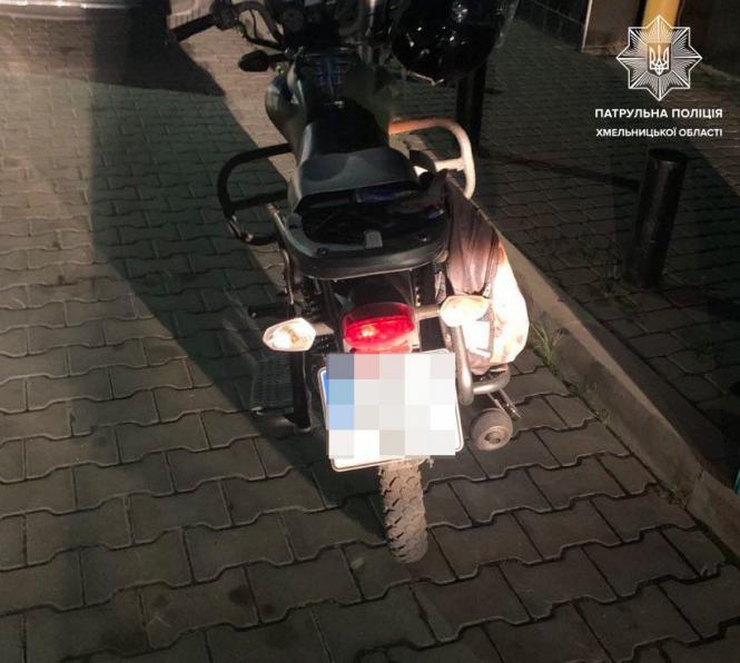 Новини Хмельницького - фото з Патрульні зупинили 18-річного мотоцикліста з підробленими документами