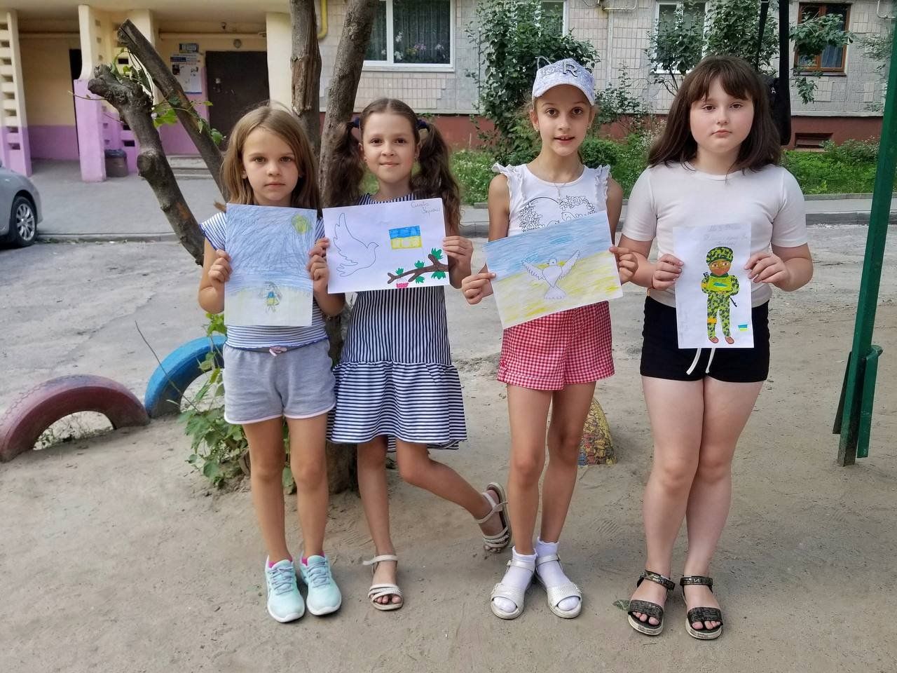 Новини Тернополя - фото з Діти організували ярмарок у Тернополі, а за виручені кошти придбали наколінники для воїнів