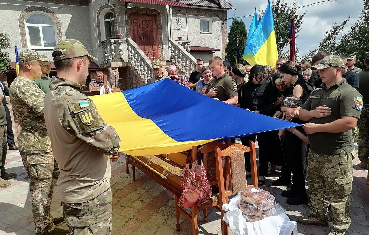 Новини Тернополя - фото з Осиротіли троє донечок. Тернопільщина попрощалась з Богданом Водвудом
