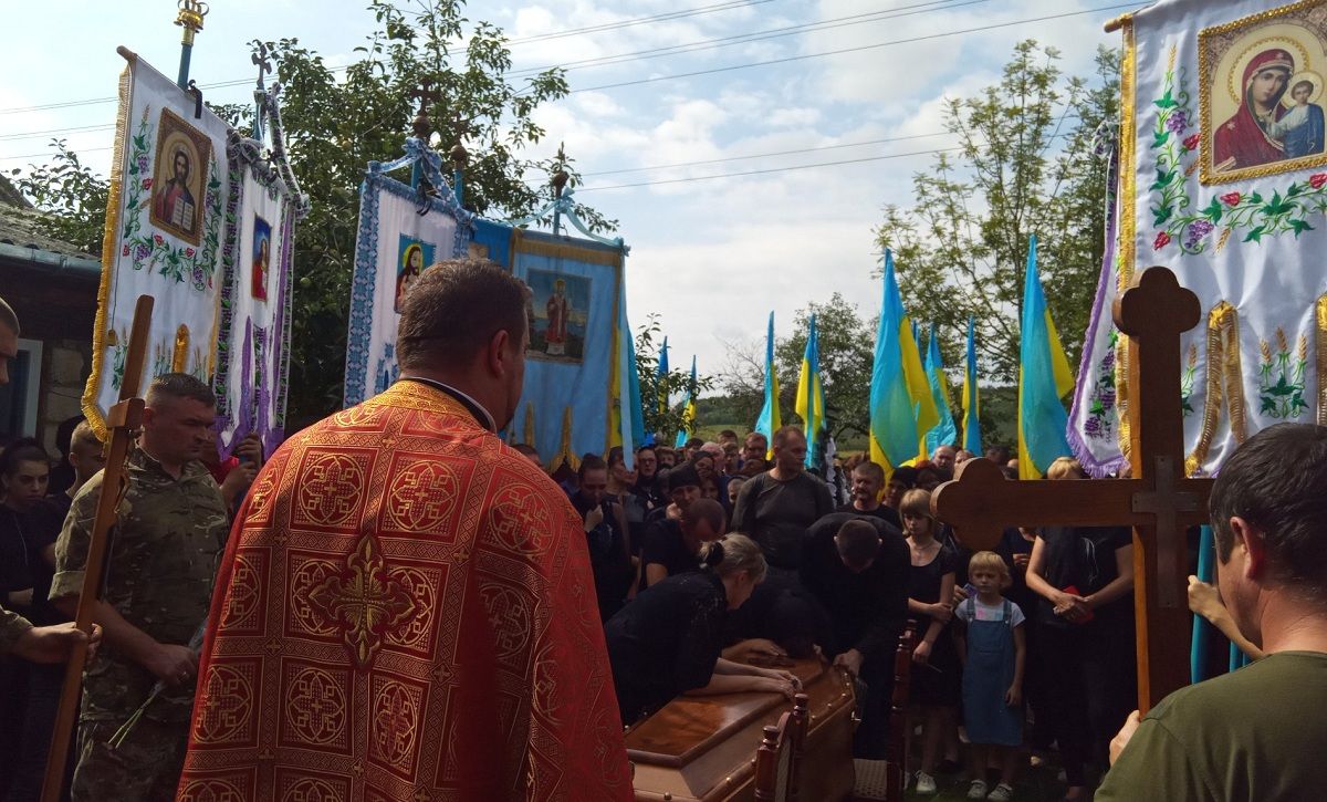 Новини Тернополя - фото з Одружився в травні і чекав на появу первістка. Прощаються з 21-річним Богданом Зуляком