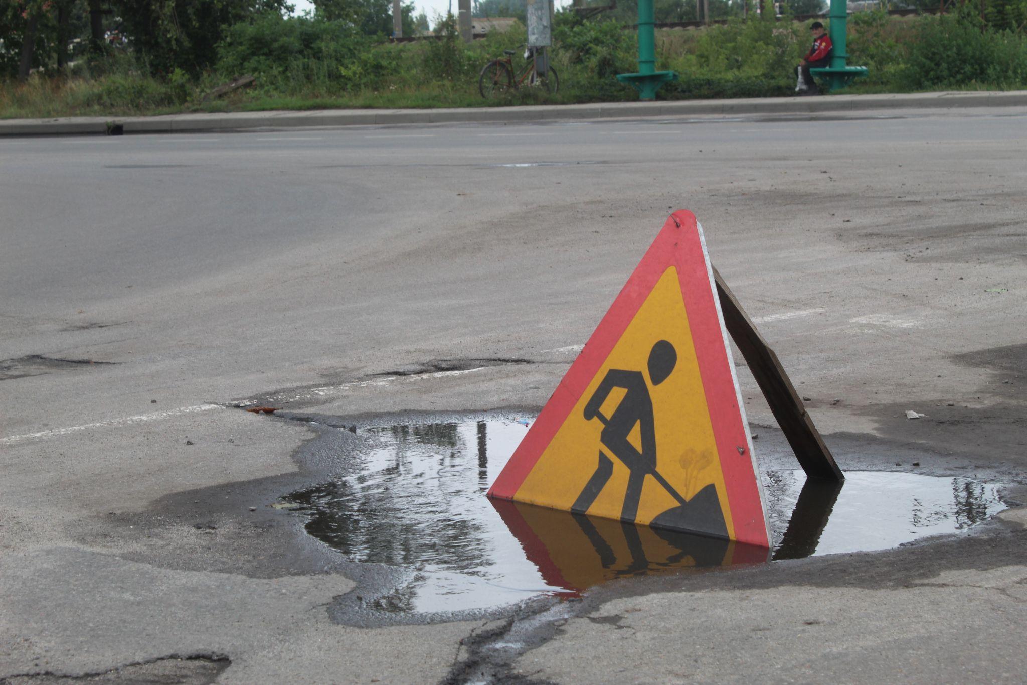Новини Козятина - фото з Козятин у фото: водовідведення, труби водогону та замаскований каркас від вивільненої апаратури