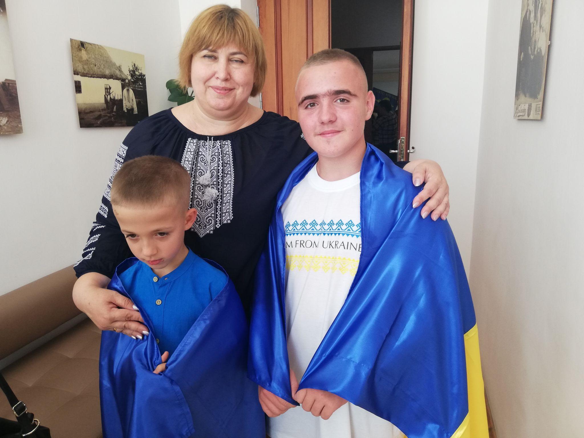 Новини Вінниці - фото з «Купіть у нас квіти, гроші йдуть на ЗСУ». Як два брати допомагають армії